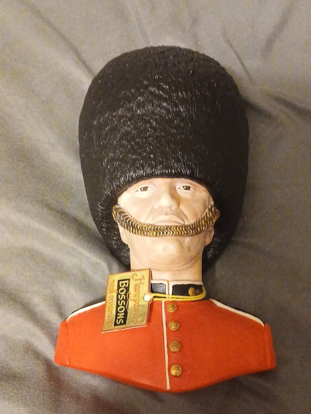 Bossons Red British Guard Bust Accent with Black Bearskin Hat